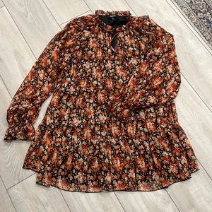 Floral dress. Perfect for fall. Sewn in slip. Tie front closure.